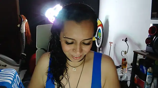 Snapshot of AliceSweet4U chatting on March 21, 2025, 3:22 am AliceSweet4U online show from March 21, 2025, 3:22 am