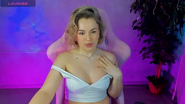 Snapshot of Nikki_Kai chatting on March 11, 2025, 7:15 am Nikki Kai online show from March 11, 2025, 7:15 am