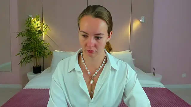 JaniceCollins online show from October 9, 2025, 2:20 am