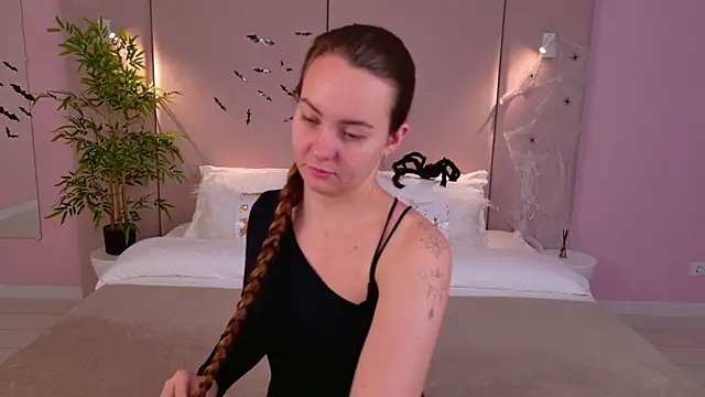 JaniceCollins online show from November 4, 2025, 2:43 am