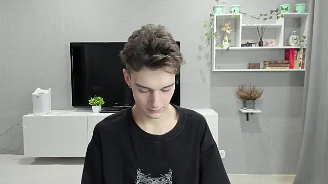 Snapshot of avegothy- chatting on February 6, 2025, 12:59 pm avegothy- online show from February 6, 2025, 12:59 pm