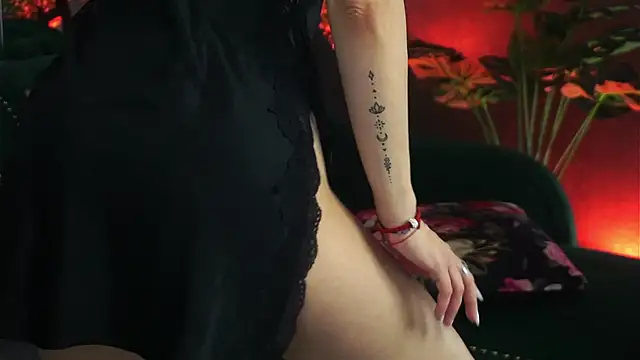 Snapshot of Midnight_Seduction chatting on March 23, 2025, 8:04 am Midnight Seduction online show from March 23, 2025, 8:04 am