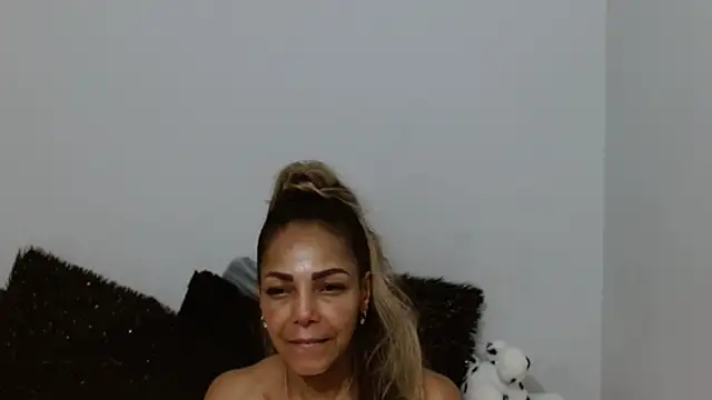 Lunasquirt1985 online show from January 9, 2026, 11:13 am