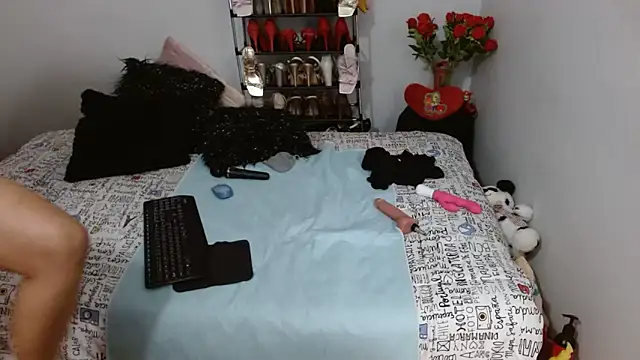 Lunasquirt1985 online show from February 8, 2026, 2:09 pm