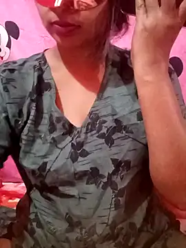 Snapshot of Sweety4u97 chatting on February 7, 2025, 4:48 am Sweety4u97 online show from February 7, 2025, 4:48 am