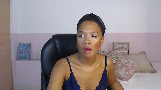 brendathompson  online show from October 12, 2025, 2:32 am