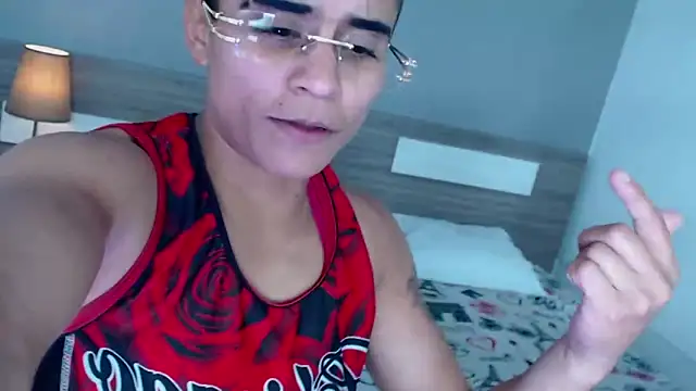 Snapshot of Liiamthompson chatting on October 2, 2025, 11:23 pm Liiamthompson online show from October 2, 2025, 11:23 pm