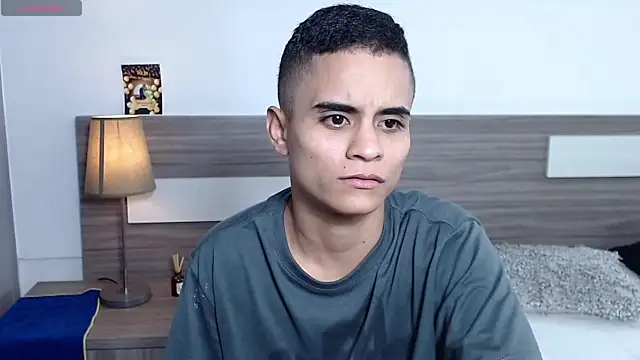 Liiamthompson online show from November 28, 2025, 9:39 pm