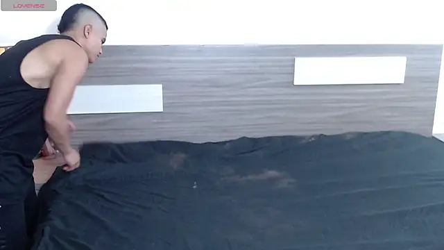 Liiamthompson online show from December 21, 2025, 9:16 am