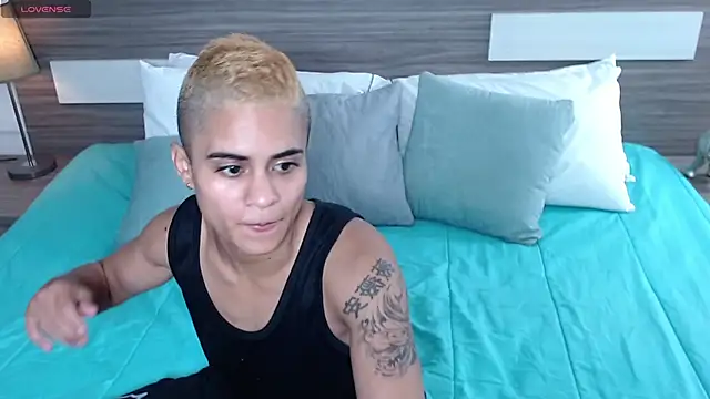 Liiamthompson online show from January 18, 2026, 10:19 am