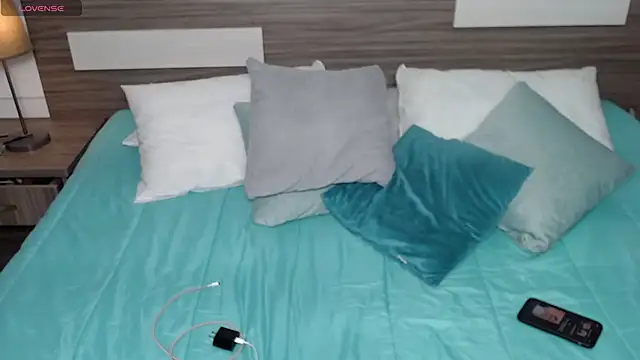 Liiamthompson online show from February 3, 2026, 9:14 am