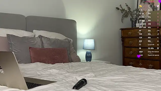 WhiteAnni online show from October 3, 2025, 3:58 am