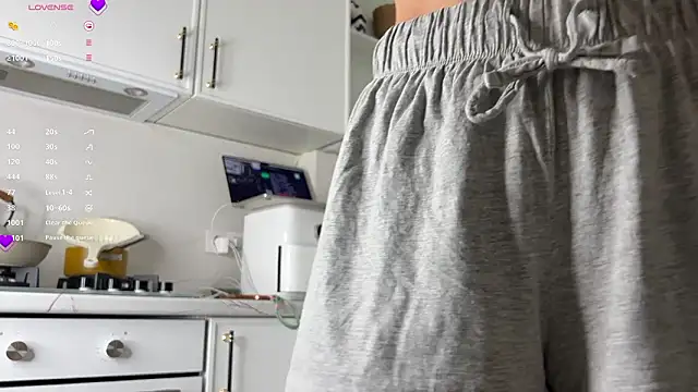 Snapshot of WhiteAnni chatting on February 17, 2026, 5:48 am WhiteAnni online show from February 17, 2026, 5:48 am