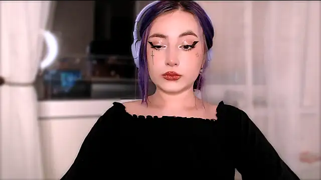 Snapshot of purplewitch chatting on October 14, 2025, 7:36 pm purplewitch online show from October 14, 2025, 7:36 pm