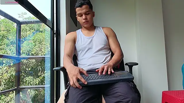 Snapshot of Dwayne_Brown chatting on October 4, 2025, 1:53 pm Dwayne Brown online show from October 4, 2025, 1:53 pm