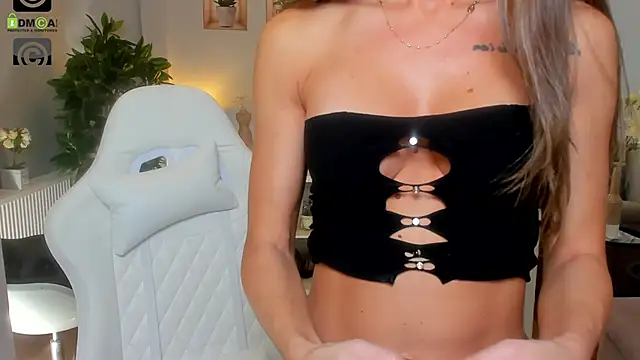 Snapshot of Anya-Ray chatting on November 6, 2025, 2:07 pm Anya-Ray online show from November 6, 2025, 2:07 pm