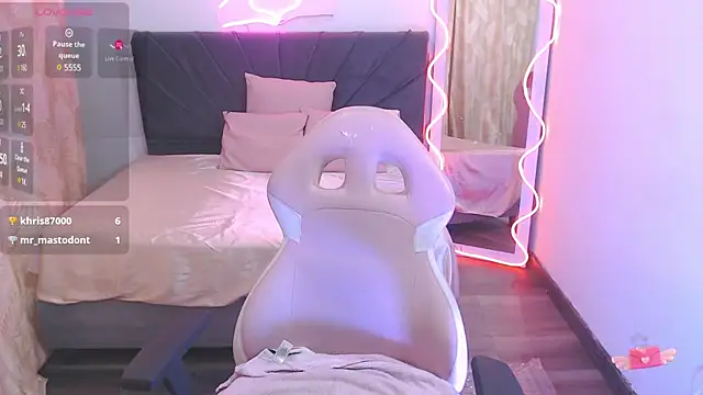 palmerfox tay online show from March 11, 2025, 10:31 pm