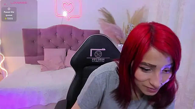 palmerfox tay online show from September 18, 2025, 3:19 am