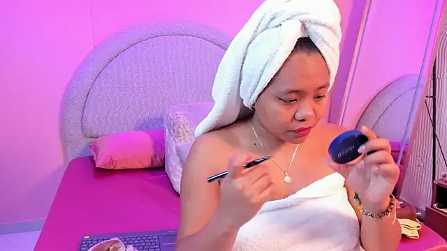 yeikafoxy online show from May 10, 2026, 11:26 am