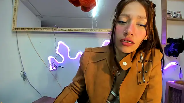 Snapshot of IZZY_BEAUTIFUL chatting on February 21, 2025, 10:04 pm IZZY BEAUTIFUL online show from February 21, 2025, 10:04 pm