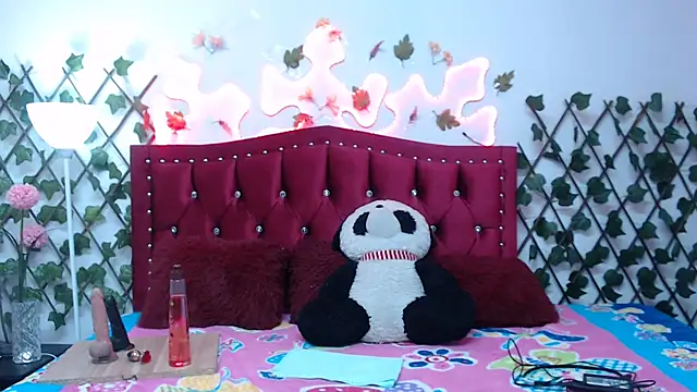 IZZY BEAUTIFUL online show from September 15, 2025, 9:15 pm