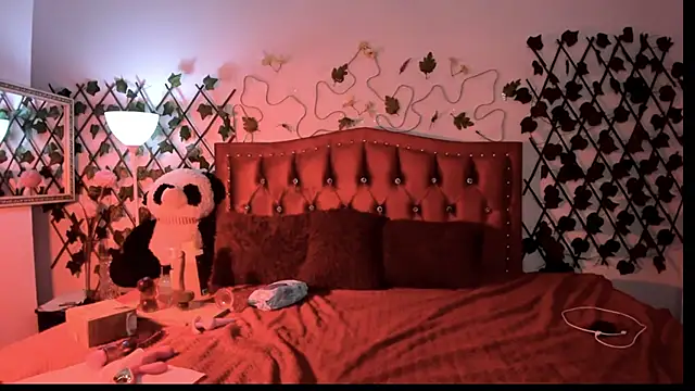 IZZY BEAUTIFUL online show from September 18, 2025, 9:17 pm