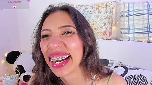 Miss veronicaa2 online show from February 25, 2025, 3:27 pm