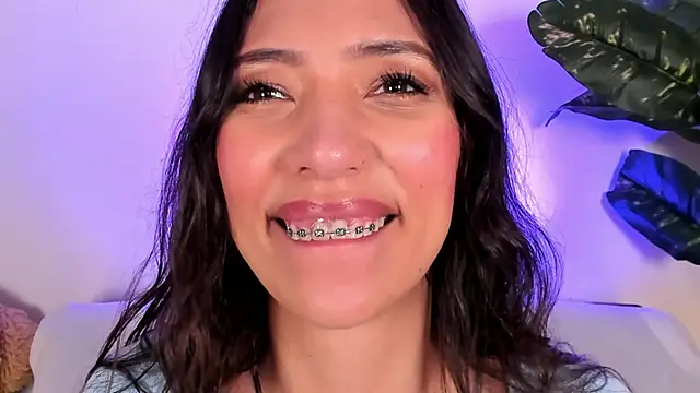 Miss veronicaa2 online show from May 7, 2026, 1:16 pm