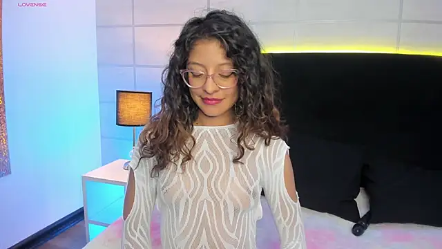 Snapshot of mac-sara chatting on November 3, 2025, 7:15 pm mac-sara online show from November 3, 2025, 7:15 pm