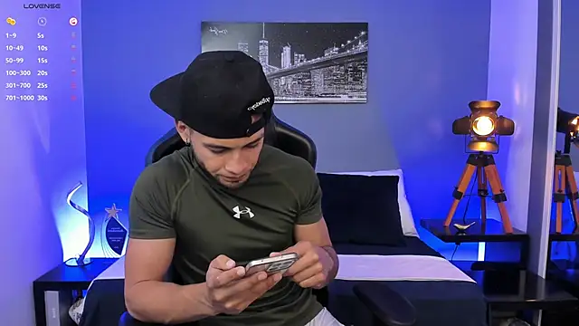 Max Conor1 online show from October 11, 2025, 12:04 pm