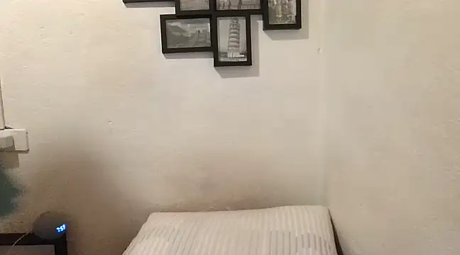 MirandaLatinaLovely online show from February 6, 2025, 2:00 am