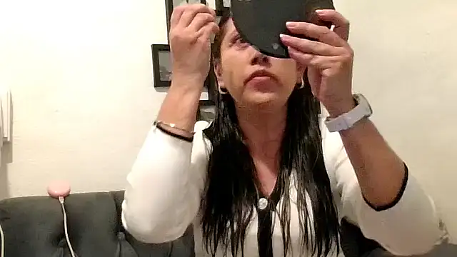 MirandaLatinaLovely online show from January 13, 2026, 7:52 pm