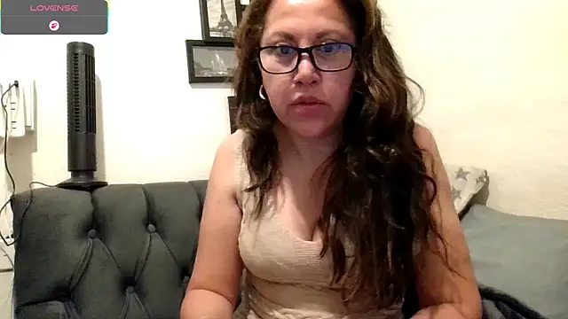 Snapshot of MirandaLatinaLovely chatting on March 8, 2026, 5:39 pm MirandaLatinaLovely online show from March 8, 2026, 5:39 pm
