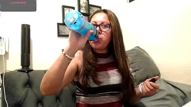 Snapshot of MirandaLatinaLovely chatting on March 15, 2026, 5:30 pm MirandaLatinaLovely online show from March 15, 2026, 5:30 pm