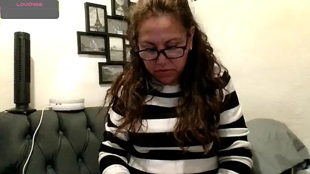 Snapshot of MirandaLatinaLovely chatting on March 18, 2026, 6:00 pm MirandaLatinaLovely online show from March 18, 2026, 6:00 pm