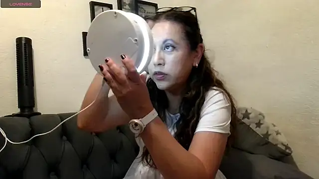 MirandaLatinaLovely online show from May 3, 2026, 6:58 pm