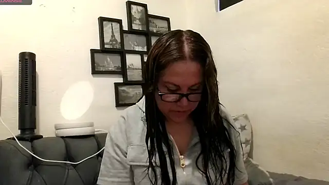MirandaLatinaLovely online show from May 5, 2026, 5:21 pm