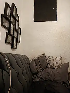 MirandaLatinaLovely online show from July 18, 2026, 4:33 pm