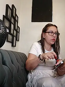 MirandaLatinaLovely online show from July 27, 2026, 4:58 pm