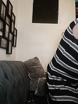 MirandaLatinaLovely online show from July 31, 2026, 5:23 pm