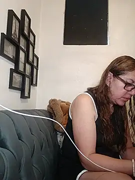 MirandaLatinaLovely online show from August 1, 2026, 5:01 pm