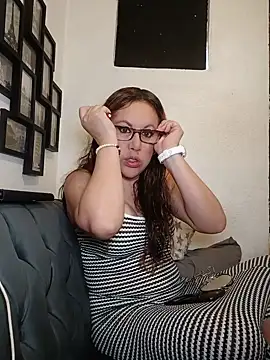 MirandaLatinaLovely online show from August 3, 2026, 4:33 pm