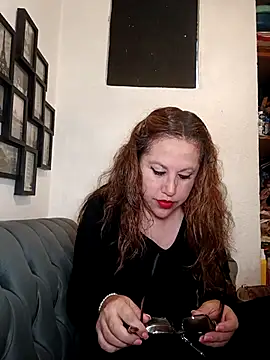 MirandaLatinaLovely online show from August 5, 2026, 5:27 pm