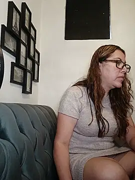 MirandaLatinaLovely online show from August 6, 2026, 5:15 pm