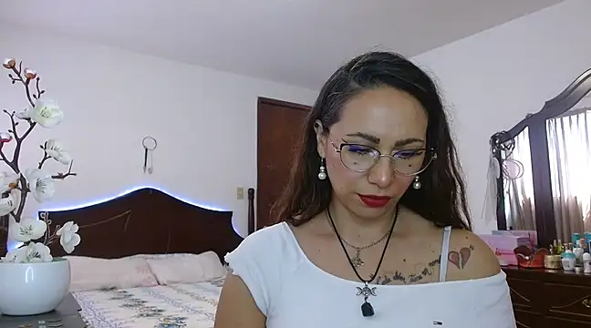 AloLovely  online show from March 20, 2025, 5:58 pm