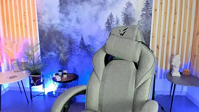 MilaStoyne online show from December 2, 2025, 7:47 am