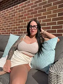 Snapshot of goddess-harper chatting on May 2, 2026, 8:41 am goddess-harper online show from May 2, 2026, 8:41 am