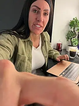 Snapshot of goddess-harper chatting on May 5, 2026, 12:46 pm goddess-harper online show from May 5, 2026, 12:46 pm