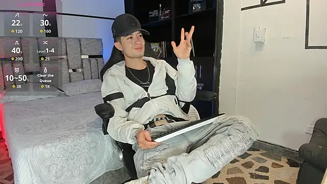 marcuscollins1  online show from December 18, 2025, 2:01 pm