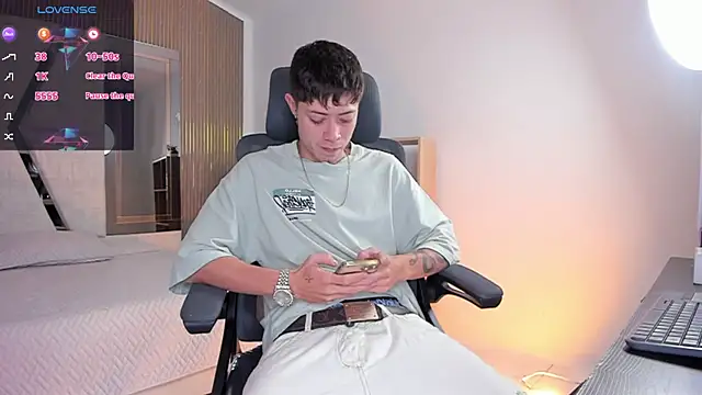 marcuscollins1  online show from December 21, 2025, 2:13 pm